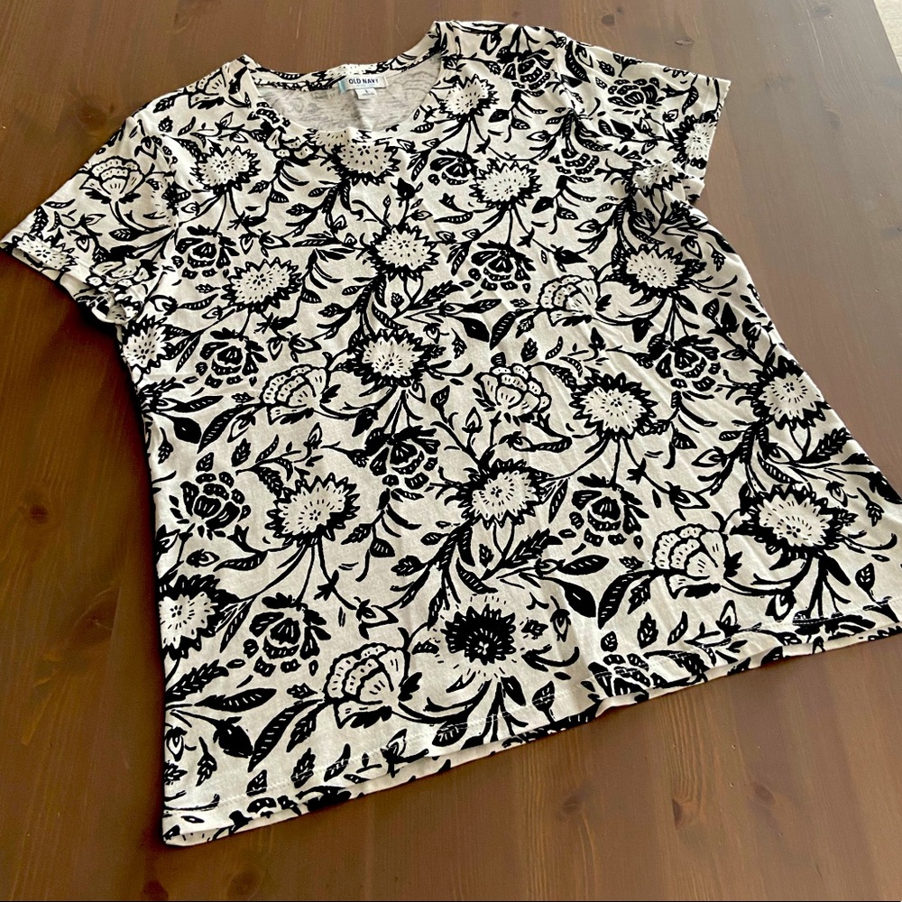 Old Navy White & Black Floral Tee Shirt